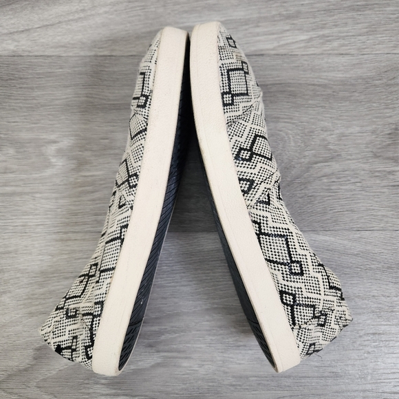 TOMS White and Black Shoes 9.5 Diamond Jacquard Aztec Weave Print - Picture 9 of 15